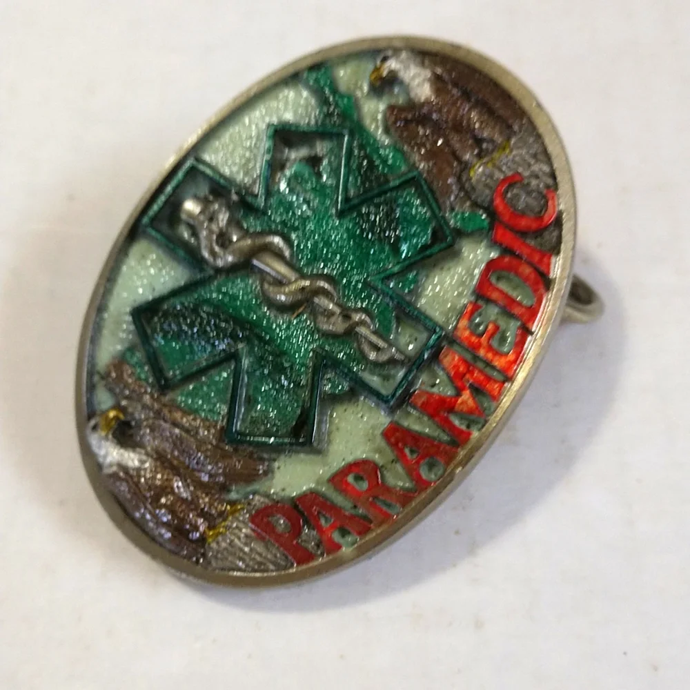 PARAMEDIC PEWTER BELT BUCKLE GREEN BACKGROUND 1986 USA